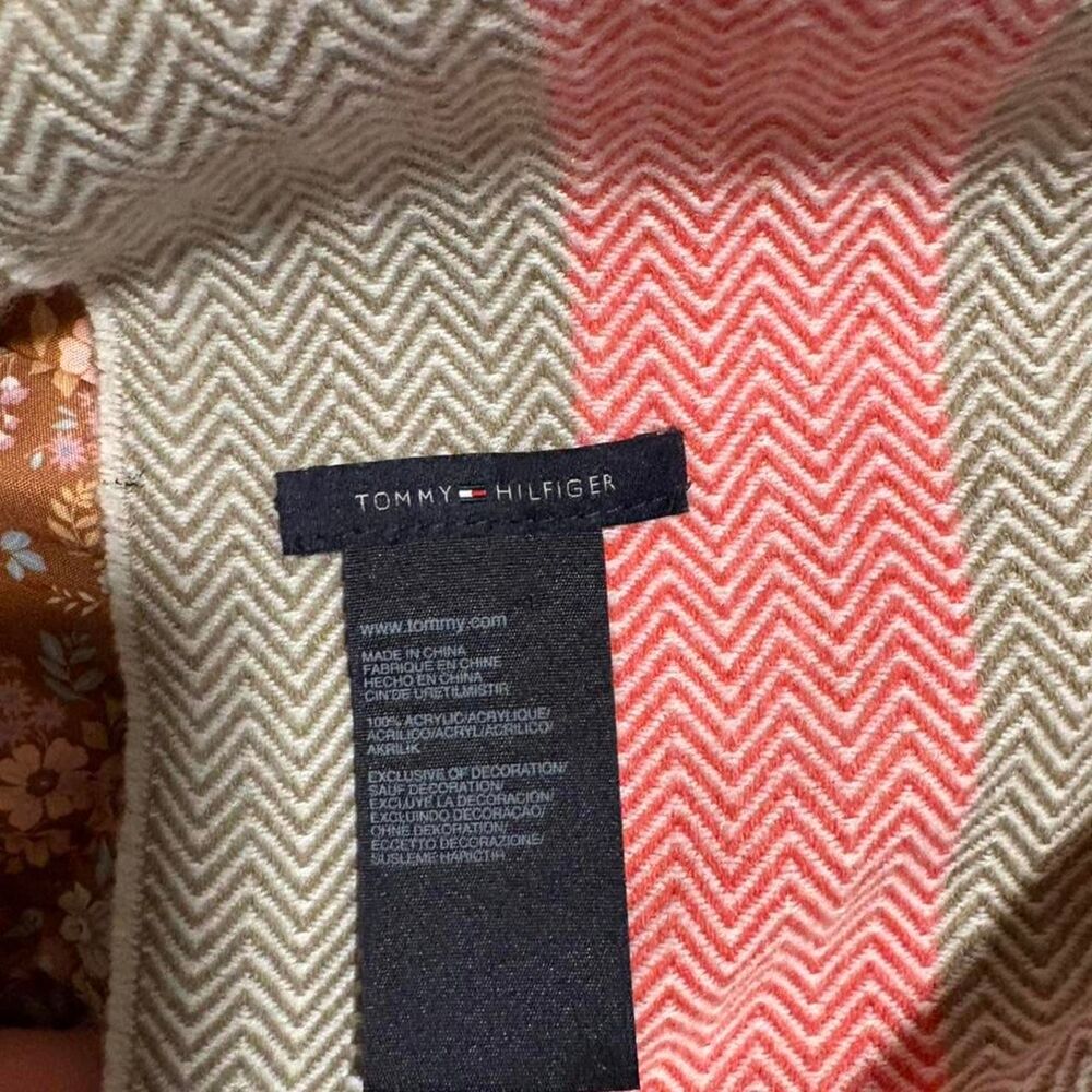Tommy-hilfiger Women's Scarf - Picture 4 of 4